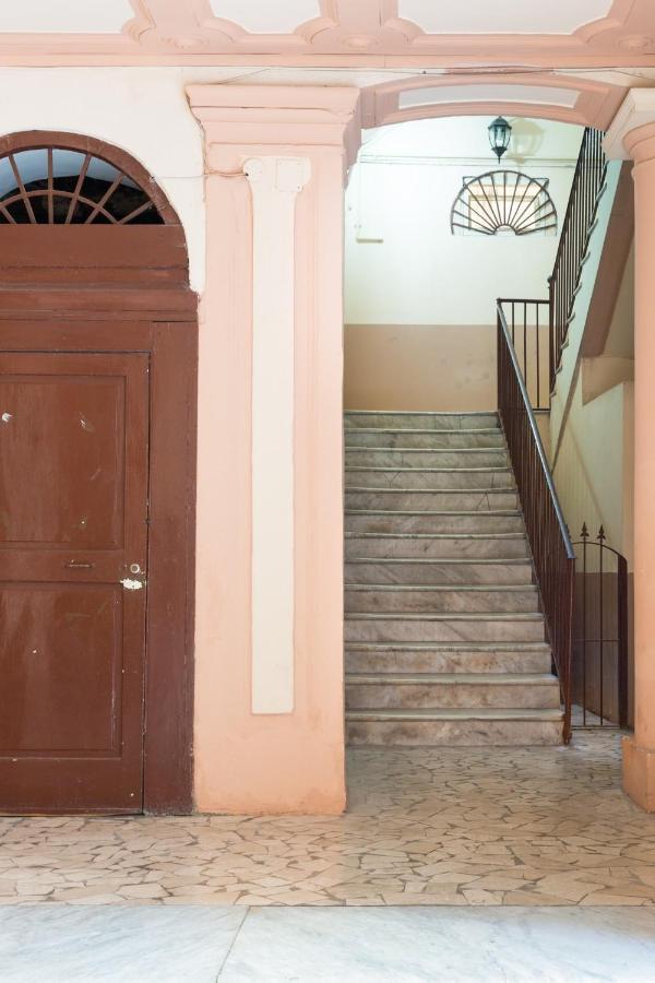 Art Inn Centro Naples Luaran gambar